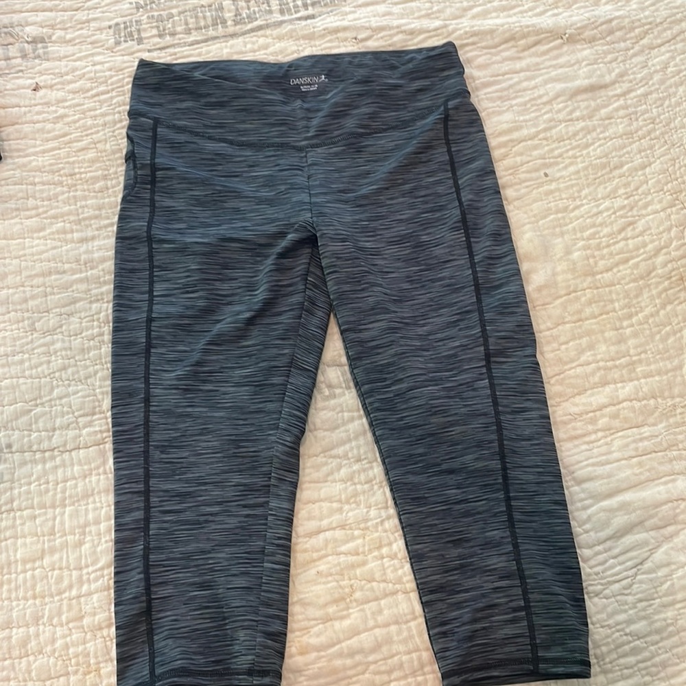 Danskin cropped leggings